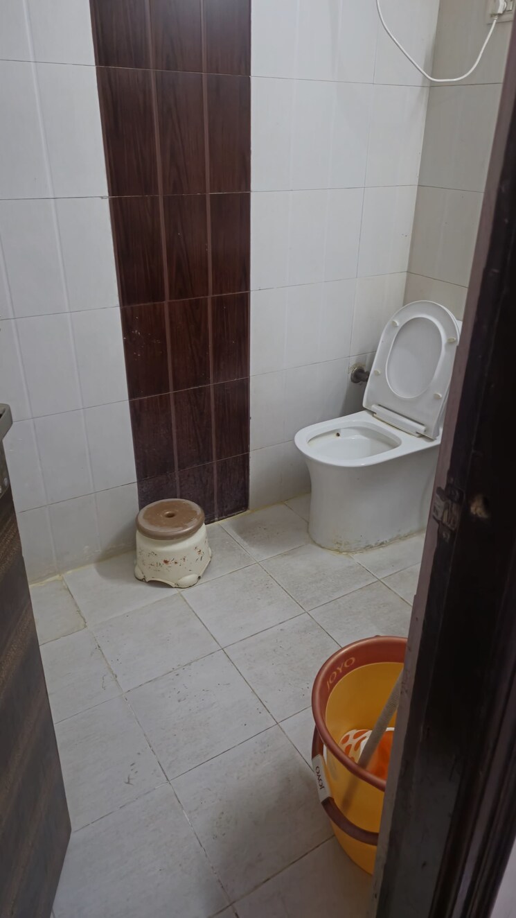 Bathroom, pratap vihar 3 Bedroom 1310 Sq.Ft. Builder Floor In Pratap Vihar Ghaziabad 8159017