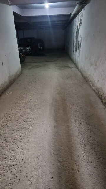 Parking in 3 BHK Builder Floor at Pratap Vihar – for Sale