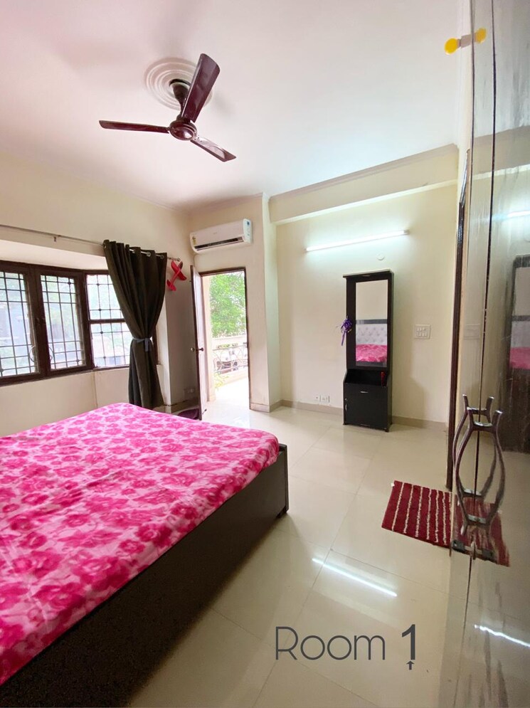 Bedroom, sector 52 3 Bedroom 1650 Sq.Ft. Builder Floor In Sector 52 Gurgaon 8158988
