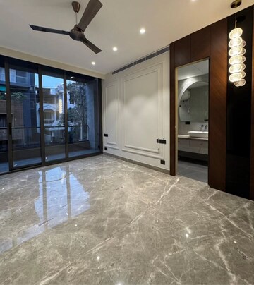 Room in 2 BHK Builder Floor at Sector 5 – for Rent
