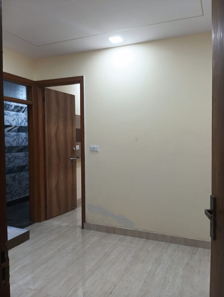 Room, rohini sector 25 2 Bedroom 28 Sq.Mt. Builder Floor In Rohini Sector 25 Delhi 8159029