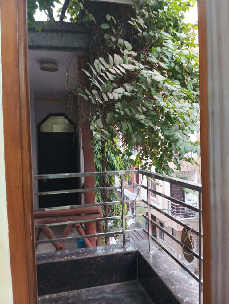 Balcony, rohini sector 25 2 Bedroom 28 Sq.Mt. Builder Floor In Rohini Sector 25 Delhi 8159029