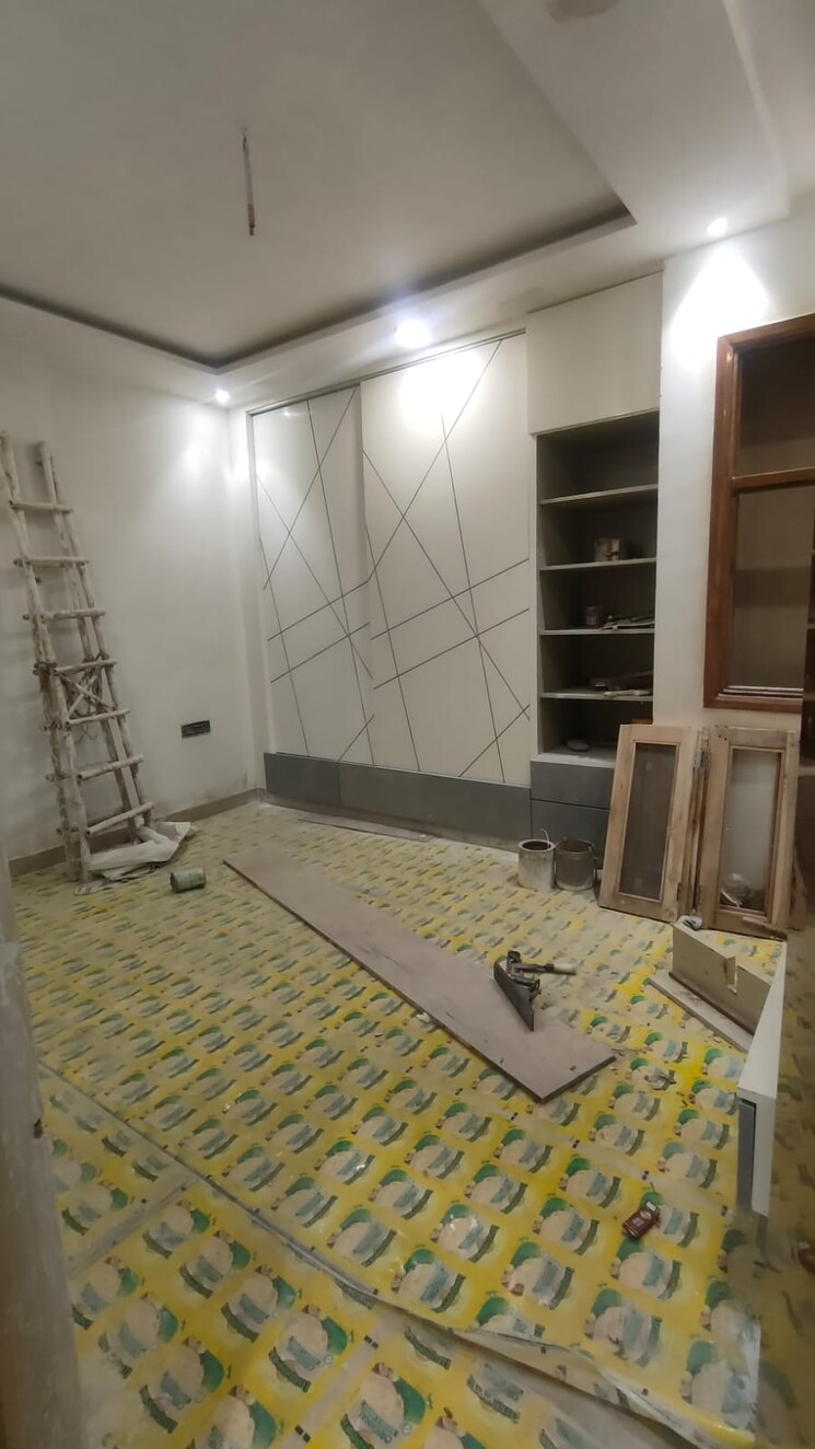 Bedroom, rohini sector 24 4 Bedroom 150 Sq.Yd. Builder Floor In Rohini Sector 24 Delhi 8159050