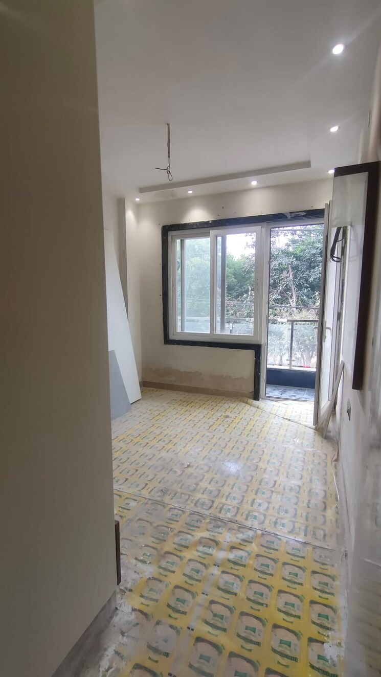 Bedroom, rohini sector 24 4 Bedroom 150 Sq.Yd. Builder Floor In Rohini Sector 24 Delhi 8159050