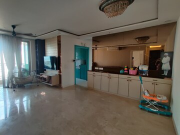 Room in 3 BHK Apartment at Hiranandani Eagleridge Wing B, Ghodbunder Road – for Sale