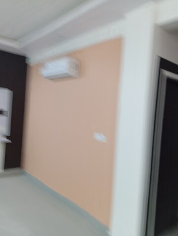 Furnished Amenities in 2.5 BHK Builder Floor at Krishna Nagar – for Rent