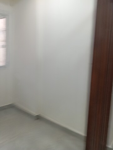 Room in 2.5 BHK Builder Floor at Krishna Nagar – for Rent