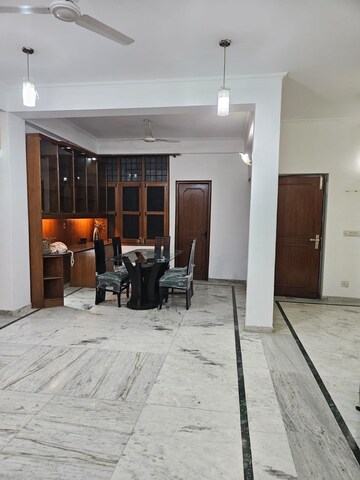 Parking in 2 BHK Builder Floor at Sector 30 – for Rent