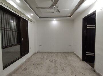 Room in 3 BHK Apartment at Vasant Kunj – for Rent