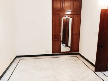 Room in 3 BHK Apartment at Vasant Kunj – for Rent