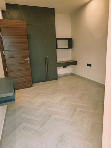 Room in 3 BHK Apartment at Ardee City Palm Grove Heights, Sector 52 – for Rent