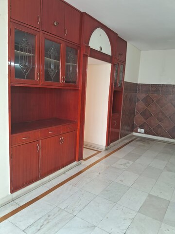 Room in 2 BHK Apartment at Ansal Sushant Estate, Sector 52 – for Rent