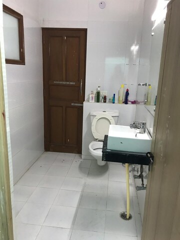 Bathroom in 1 BHK Builder Floor at Sector 51 – for Rent
