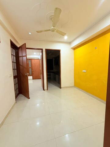 Room in 3 BHK Apartment at Ardee City, Sector 52 – for Rent
