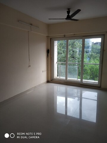 Room in 2 BHK Apartment at Santacruz West – for Rent