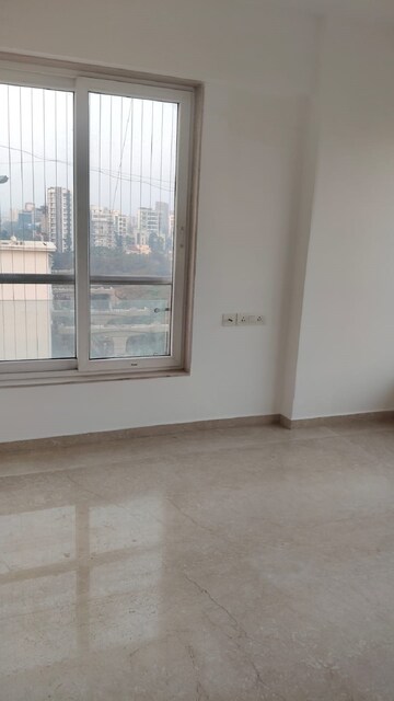Room in 3 BHK Apartment at Khar West – for Rent
