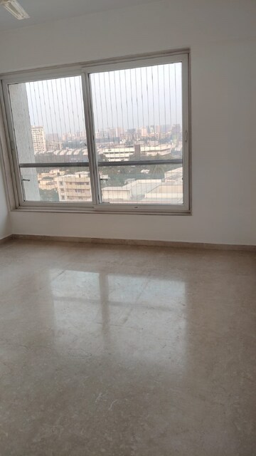 Room in 3 BHK Apartment at Khar West – for Rent