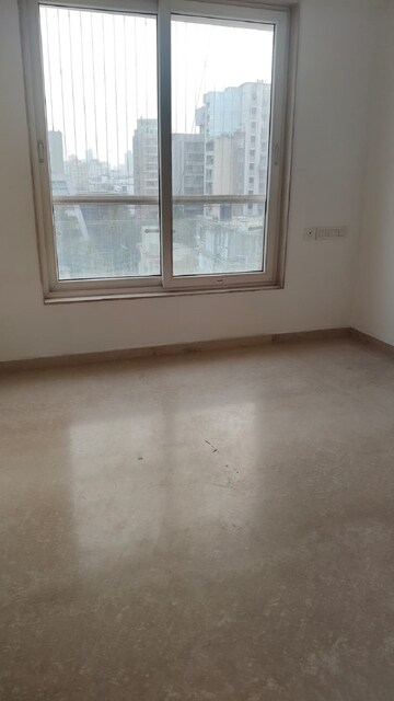 Room in 3 BHK Apartment at Khar West – for Rent