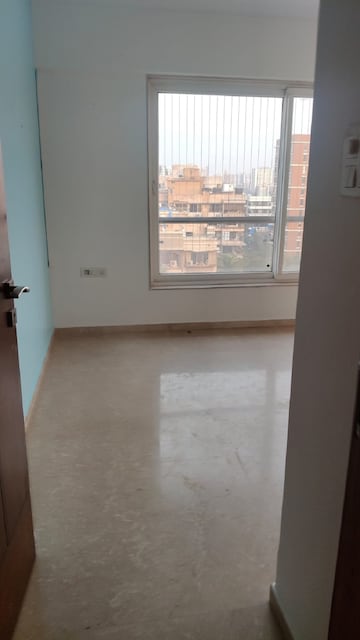 Room in 3 BHK Apartment at Khar West – for Rent
