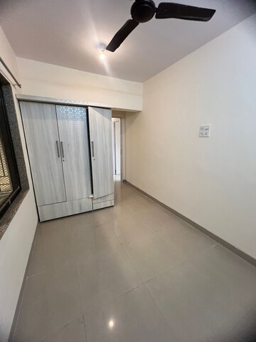 Room in 3 BHK Apartment at Malad West – for Rent