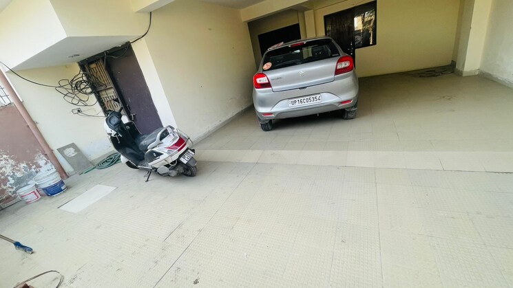  Parking, rwa-apartments-sector-45 4 Bedroom 123 Sq.Mt. Independent House In Sector 45 Noida 8159307