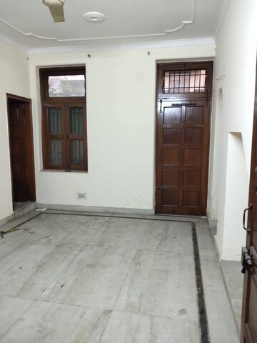 Room in 2 BHK Builder Floor at RWA Apartments Sector 50, Sector 50 – for Rent