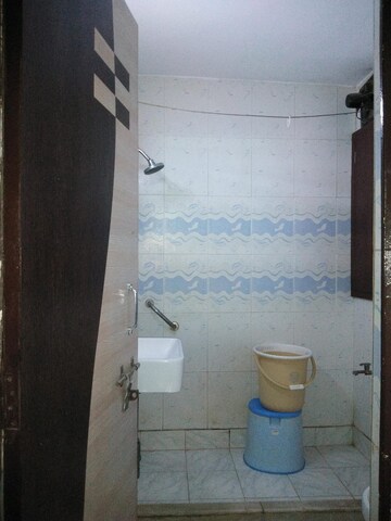 Bathroom in 3 BHK Apartment at Paschim Vihar – for Rent