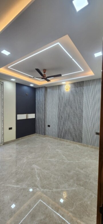 Room in 3 BHK Apartment at Jm Park Sapphire, Ramprastha Greens – for Rent