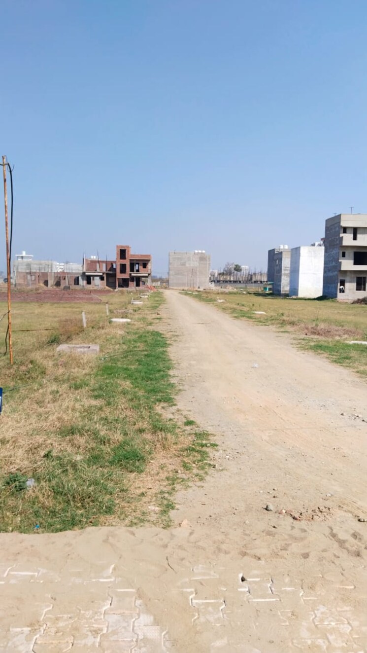 undefined, patiala road  127 Sq.Yd. Plot In Patiala Road Zirakpur 8159372