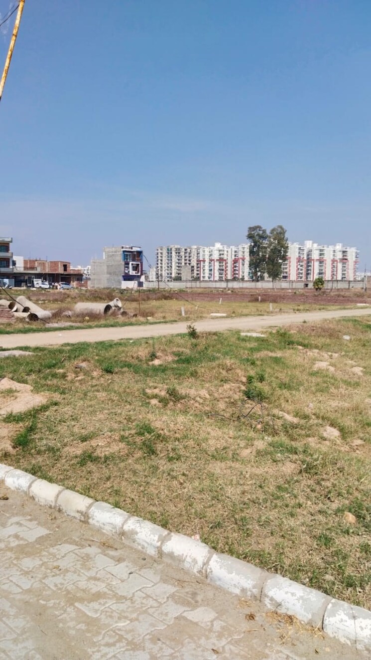 undefined, patiala road  127 Sq.Yd. Plot In Patiala Road Zirakpur 8159372