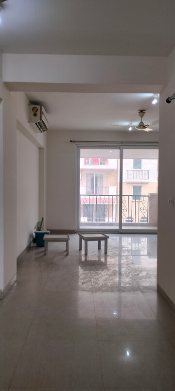 Room in 3 BHK Apartment at Emaar Emerald Floors Premier, Sector 65 – for Rent
