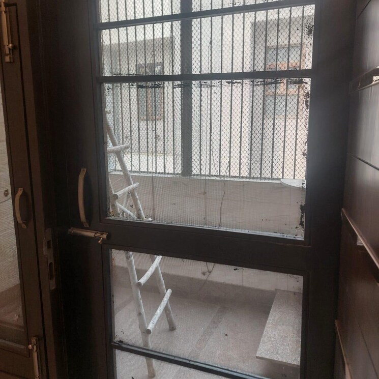 Balcony, paschim vihar 3.5 Bedroom 200 Sq.Ft. Builder Floor In Paschim Vihar Delhi 8159417