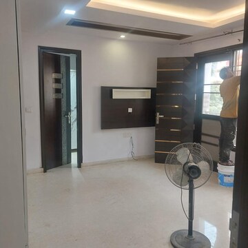 Room in 3.5 BHK Builder Floor at Paschim Vihar – for Rent