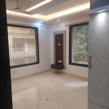 Room in 3.5 BHK Builder Floor at Paschim Vihar – for Rent