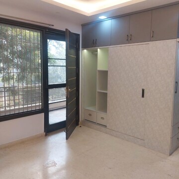 Room in 3.5 BHK Builder Floor at Paschim Vihar – for Rent