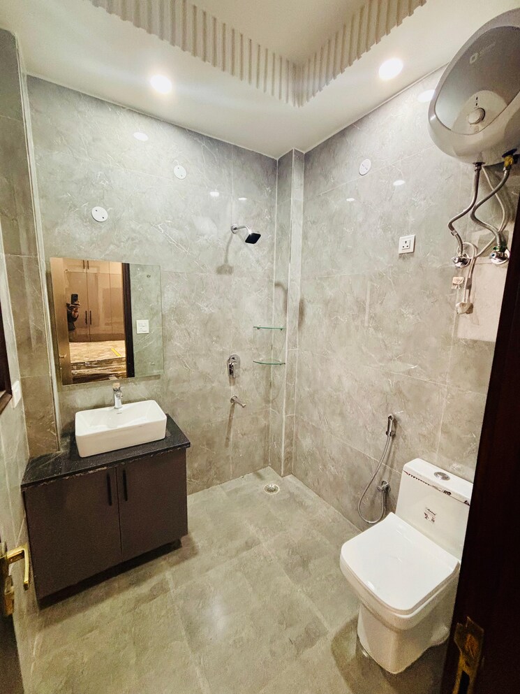 Bathroom, ardee-city 1.5 Bedroom 1200 Sq.Ft. Independent House In Sector 52 Gurgaon 8159414