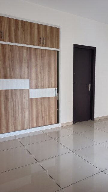 Furnished Amenities in 2.5 BHK Apartment at Gulshan Bellina, Sector 16 Greater Noida – for Rent