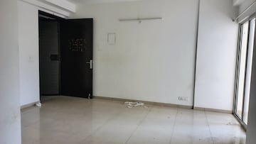 Room in 2.5 BHK Apartment at Gulshan Bellina, Sector 16 Greater Noida – for Rent