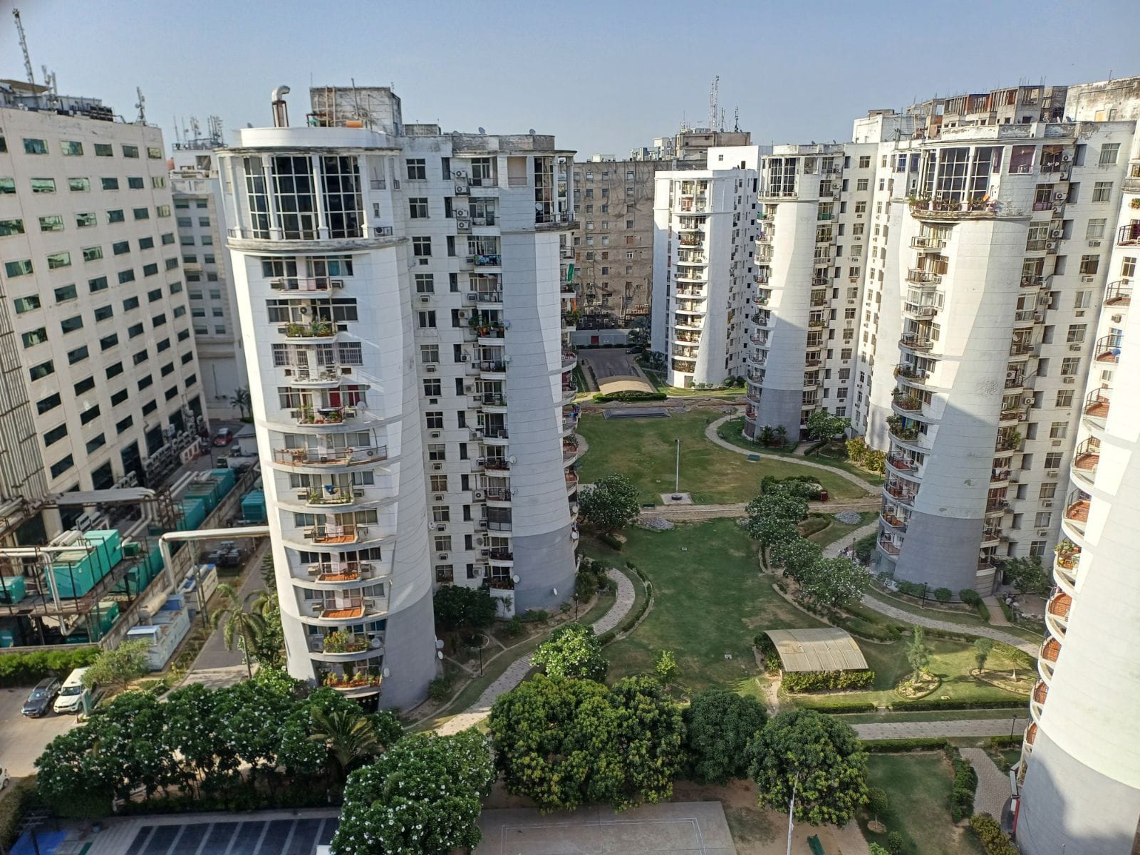 3.5 BHK + Servant Room Apartment For Sale in Omaxe Waterscapes