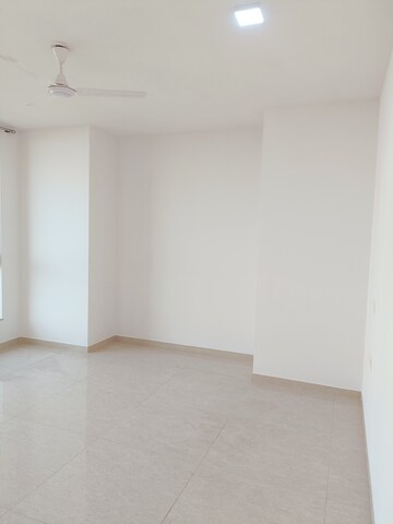 Room in 4 BHK Apartment at Hiranandani Lake Enclave, Ghodbunder Road – for Sale