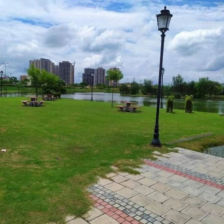 Garden, gaur-yamuna-city-7th-parkview  103 Sq.Yd. Plot In Gaur Yamuna City Greater Noida 8159504