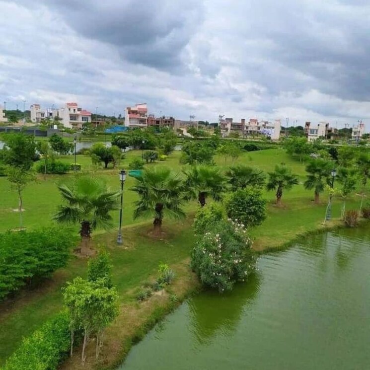 Garden, gaur-yamuna-city-7th-parkview  103 Sq.Yd. Plot In Gaur Yamuna City Greater Noida 8159504