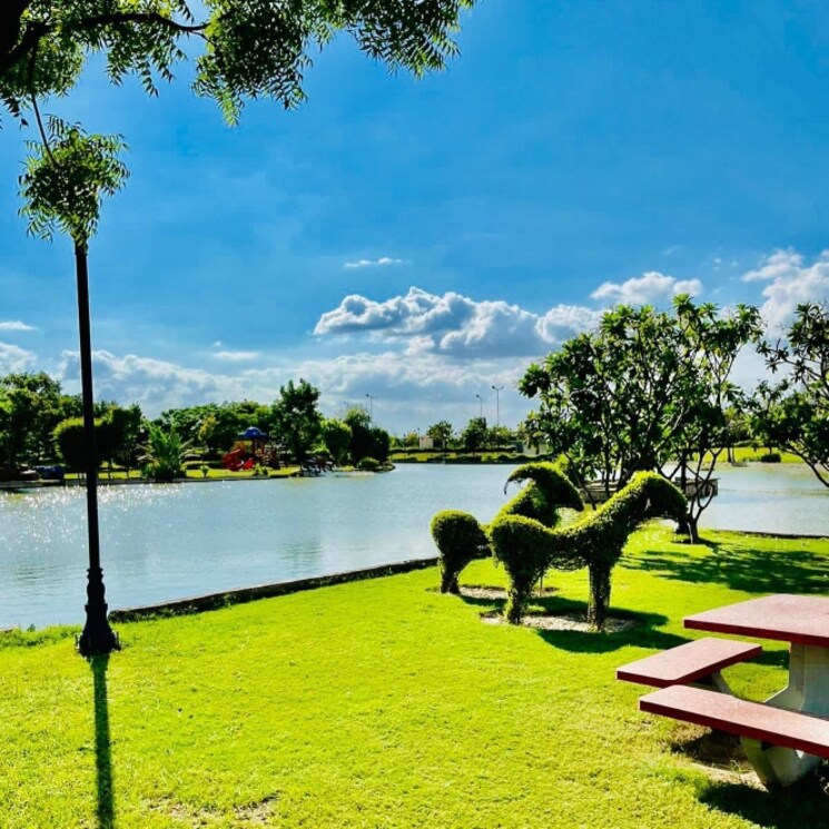 Garden, gaur-yamuna-city-7th-parkview  103 Sq.Yd. Plot In Gaur Yamuna City Greater Noida 8159504