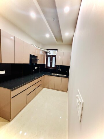 Kitchen in 1.5 BHK Independent House at Sector 40 – for Rent