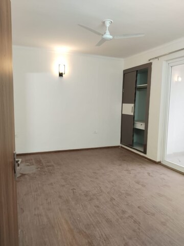 Room in 3.5 BHK Apartment at Amrapali Leisure Park, Amrapali Leisure Valley – for Rent
