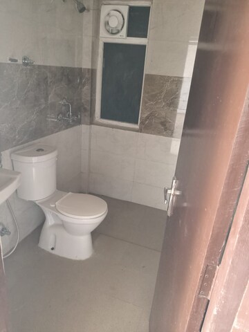 Attached Bathroom in 3.5 BHK Apartment at Amrapali Leisure Park, Amrapali Leisure Valley – for Rent