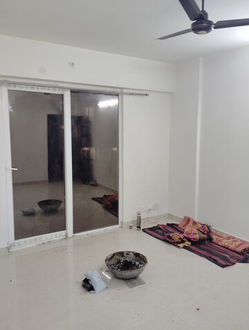 Furnished Amenities in 2.5 BHK Apartment at Signature Global Proxima Phase 2, Sector 89 – for Rent