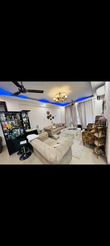 Living Room in 3 BHK Apartment at Sector 50 – for Rent