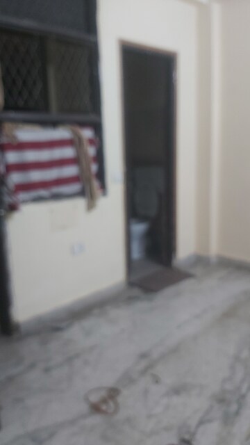 Furnished Amenities in 2.5 BHK Builder Floor at Mayur Vihar – for Rent