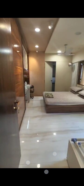 Bedroom in 2 BHK Apartment at Andheri West – for Rent